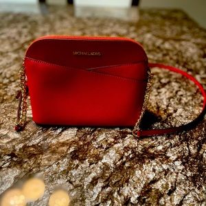 BEAUTIFUL MICHAEL KORS CROSSBODY IN EXCELLENT CONDITION AND VERY CLEAN